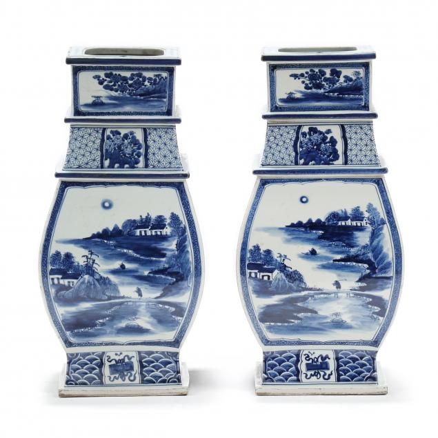 A PAIR OF LARGE CHINESE STYLE PORCELAIN