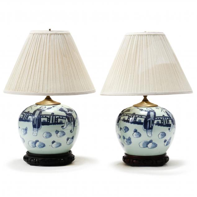 A PAIR OF CHINESE BLUE AND WHITE 3b332b