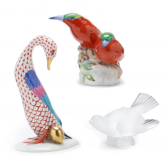 A GROUP OF HEREND AND LALIQUE BIRDS 3b338f