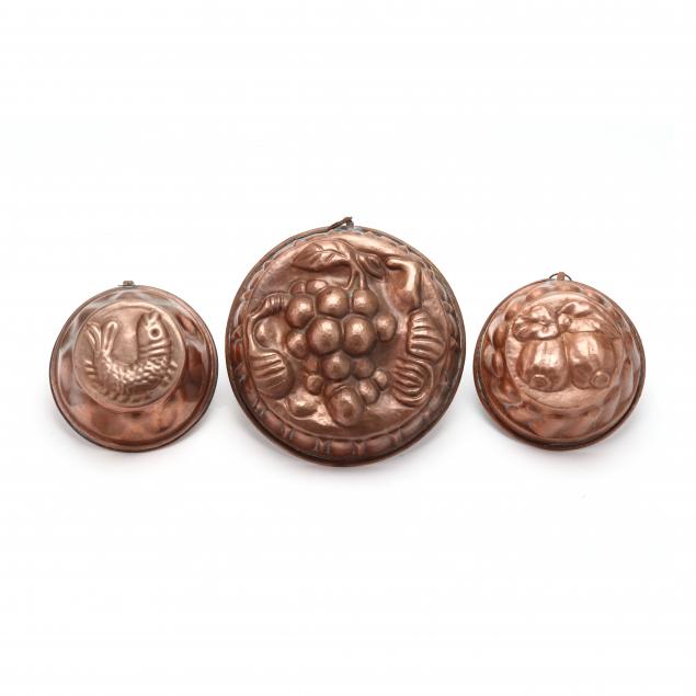 A GROUP OF THREE COPPER COOKWARE MOLDS