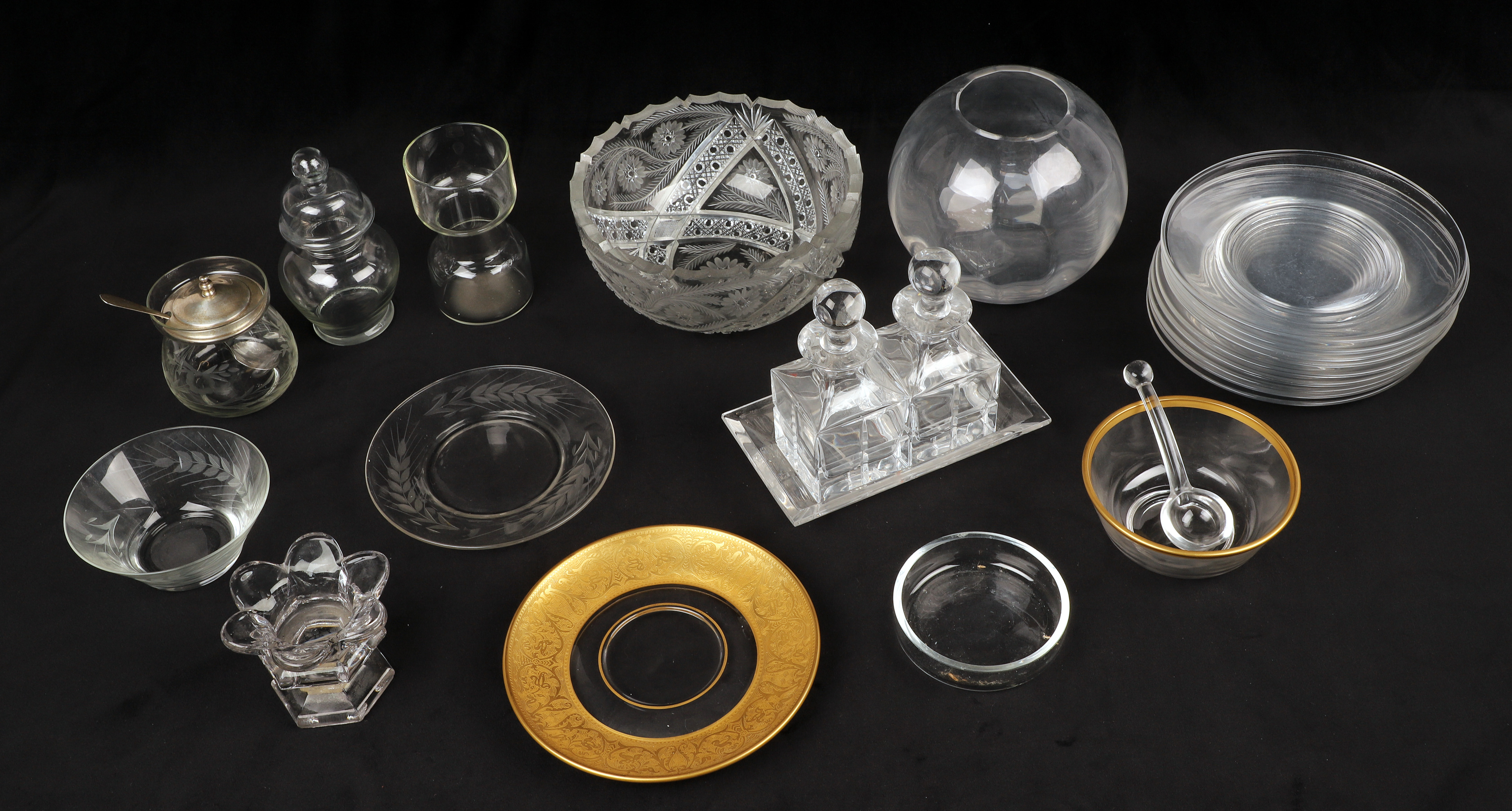 Lot of glassware, including etched