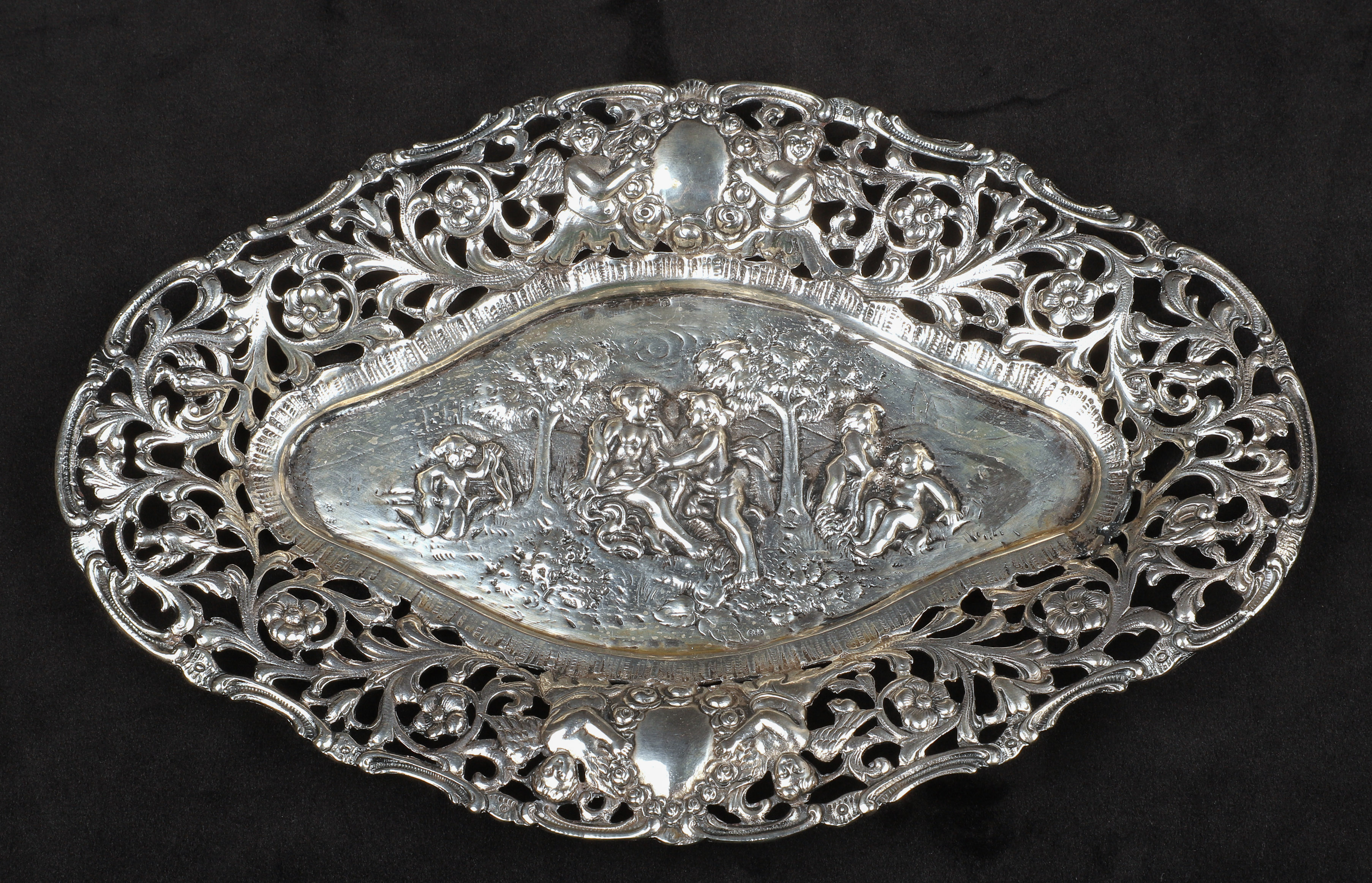 Silver Pierced Putti and Floral 3b10fb