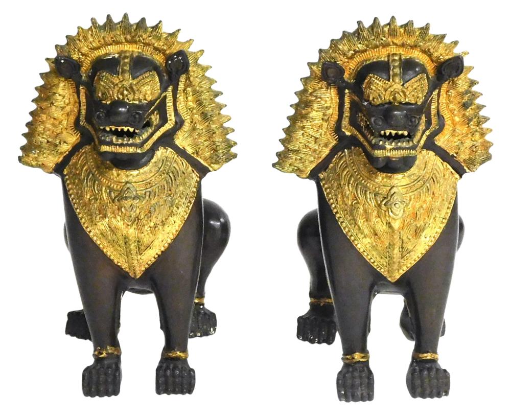 ASIAN PAIR OF BRONZE FOO LIONS  3b139a