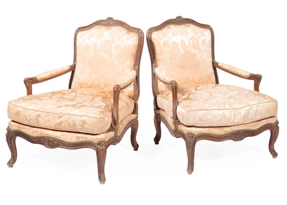 PAIR OF LOUIS XV STYLE CARVED WALNUT 3b1479