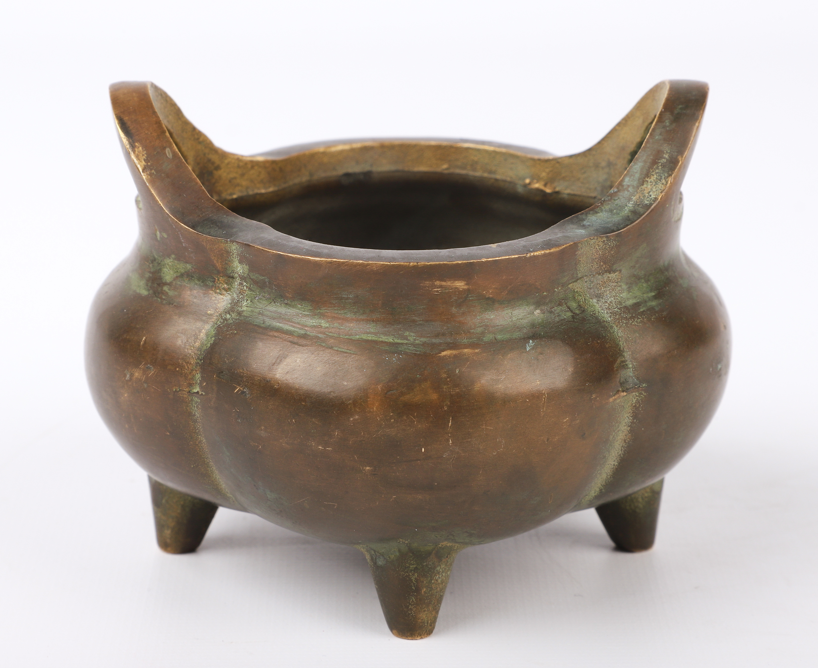 Chinese bronze cauldron form footed