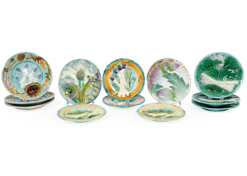 GROUP OF FOURTEEN MAJOLICA DISHESGroup