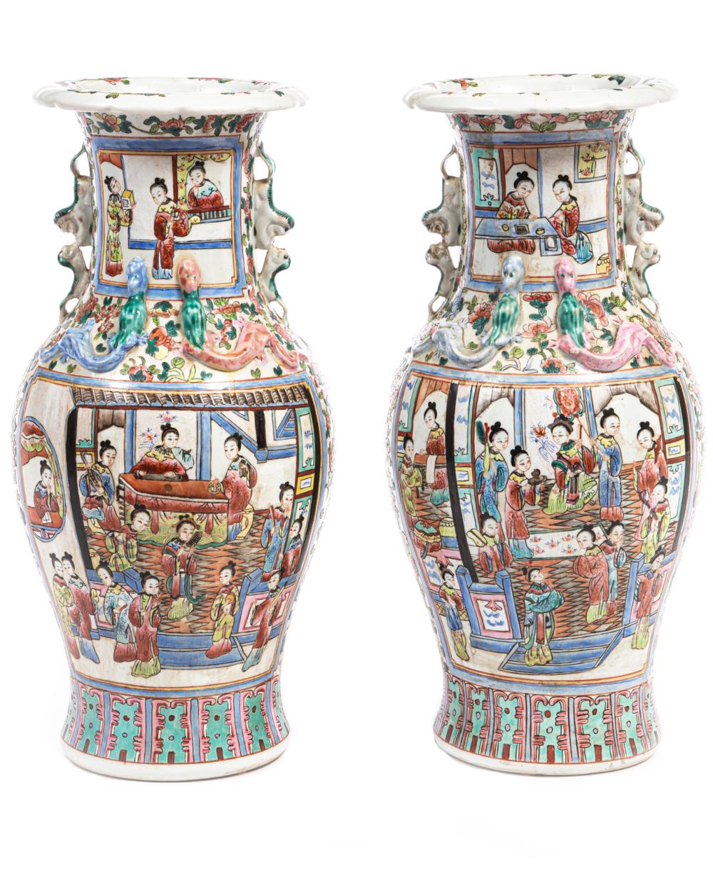 PAIR OF CHINESE FAMILLE ROSE PORCELAIN 3b1721
