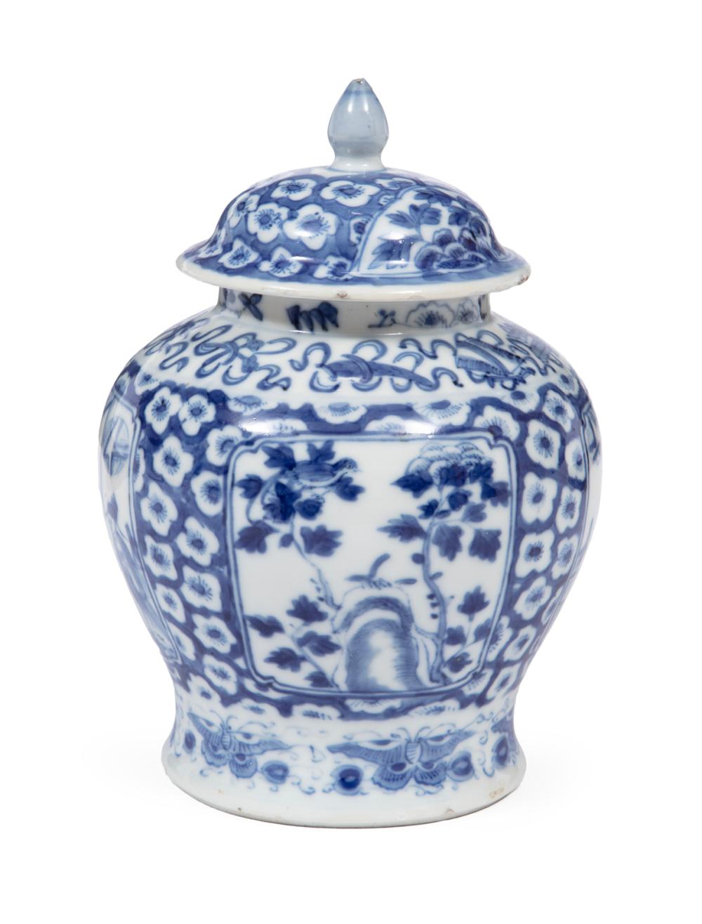 CHINESE BLUE AND WHITE PORCELAIN 3b172a