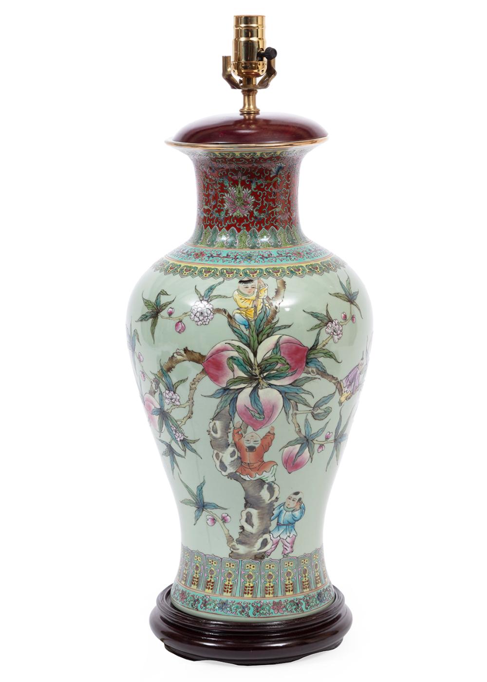 CHINESE FAMILLE ROSE DECORATED 3b174a