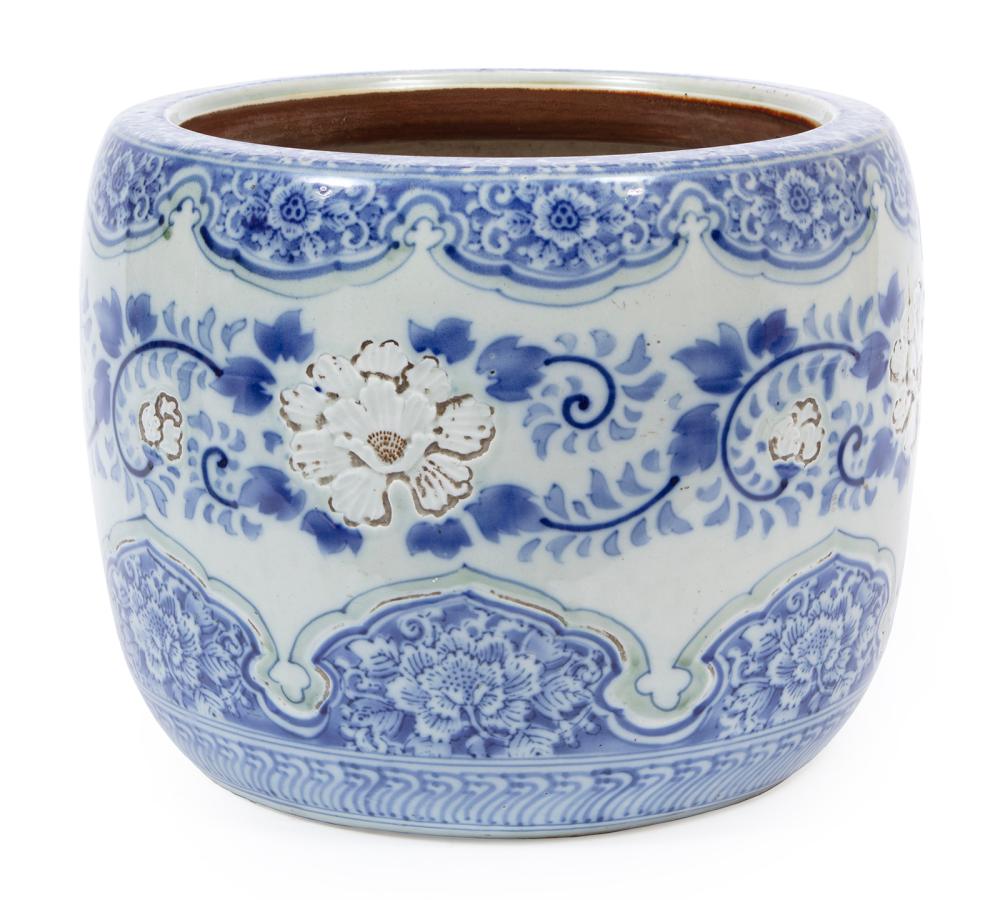 CHINESE PORCELAIN BRUSHPOT OR JARDINIERELarge