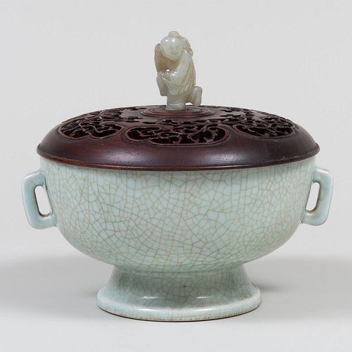 CHINESE CELADON GLAZED BOWL AND 3b1a31