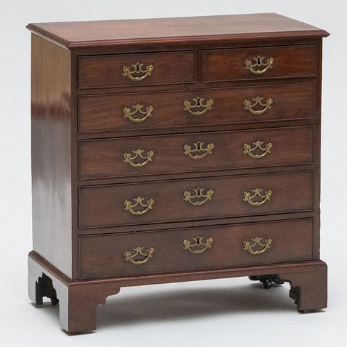 DIMINUTIVE GEORGE III CHEST OF 3b1b6e