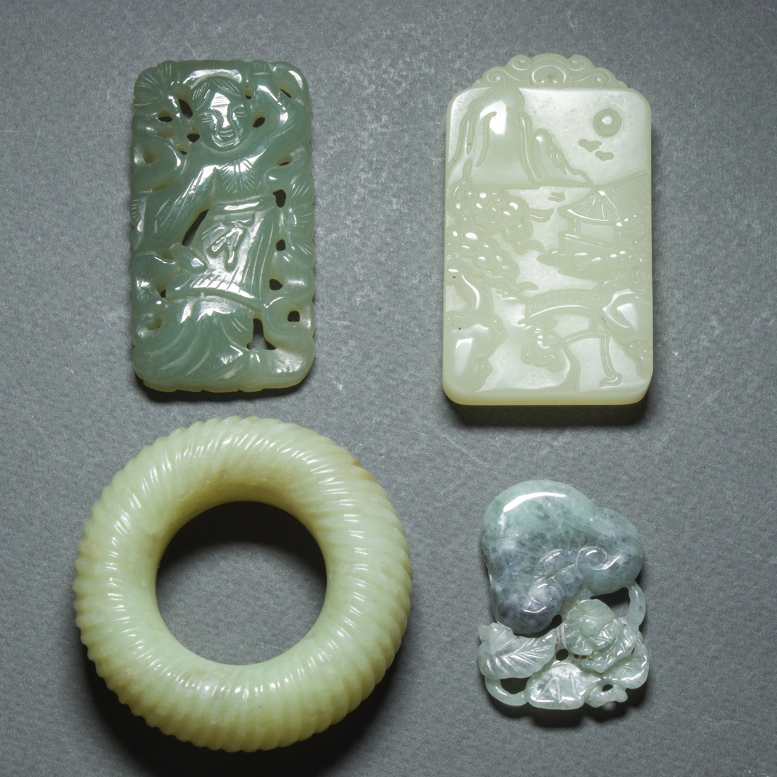  LOT OF 4 CHINESE JADE AND GLASS 3b440e