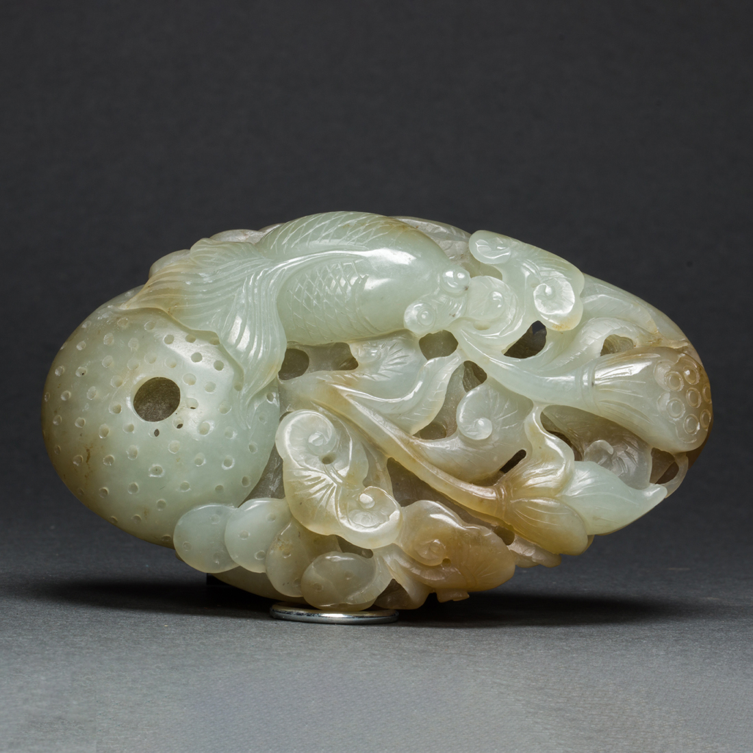 CHINESE CELADON JADE GOLDFISH CARVING 3b4411