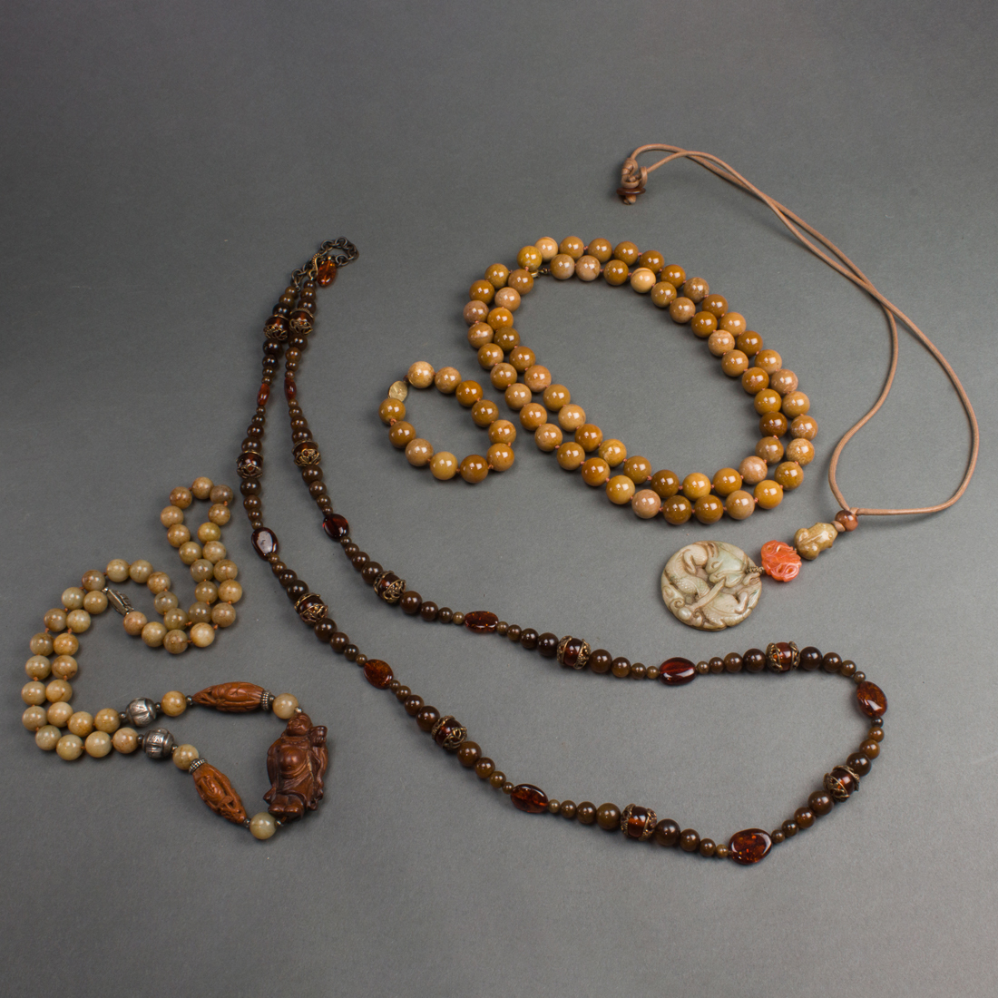  LOT OF 4 CHINESE HARDSTONE NECKLACES 3b4414