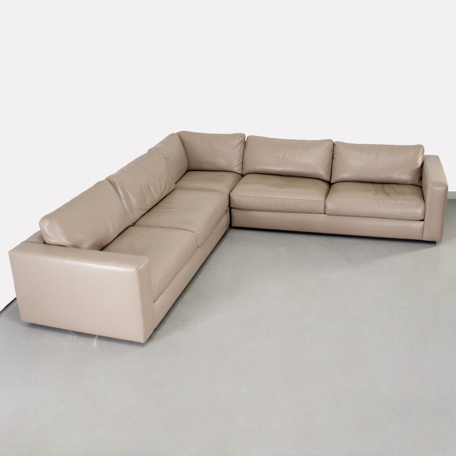 DWR REID GREY LEATHER SECTIONAL 3b4550