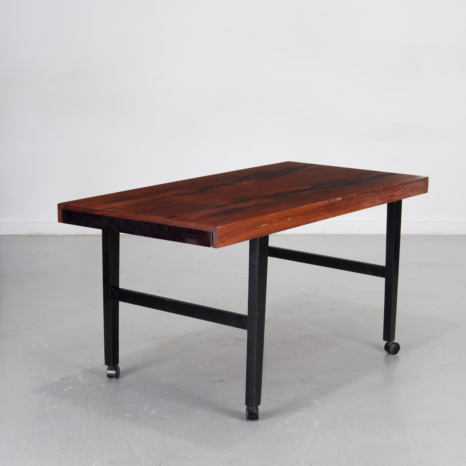 MID-CENTURY ROSEWOOD AND EBONIZED WOOD