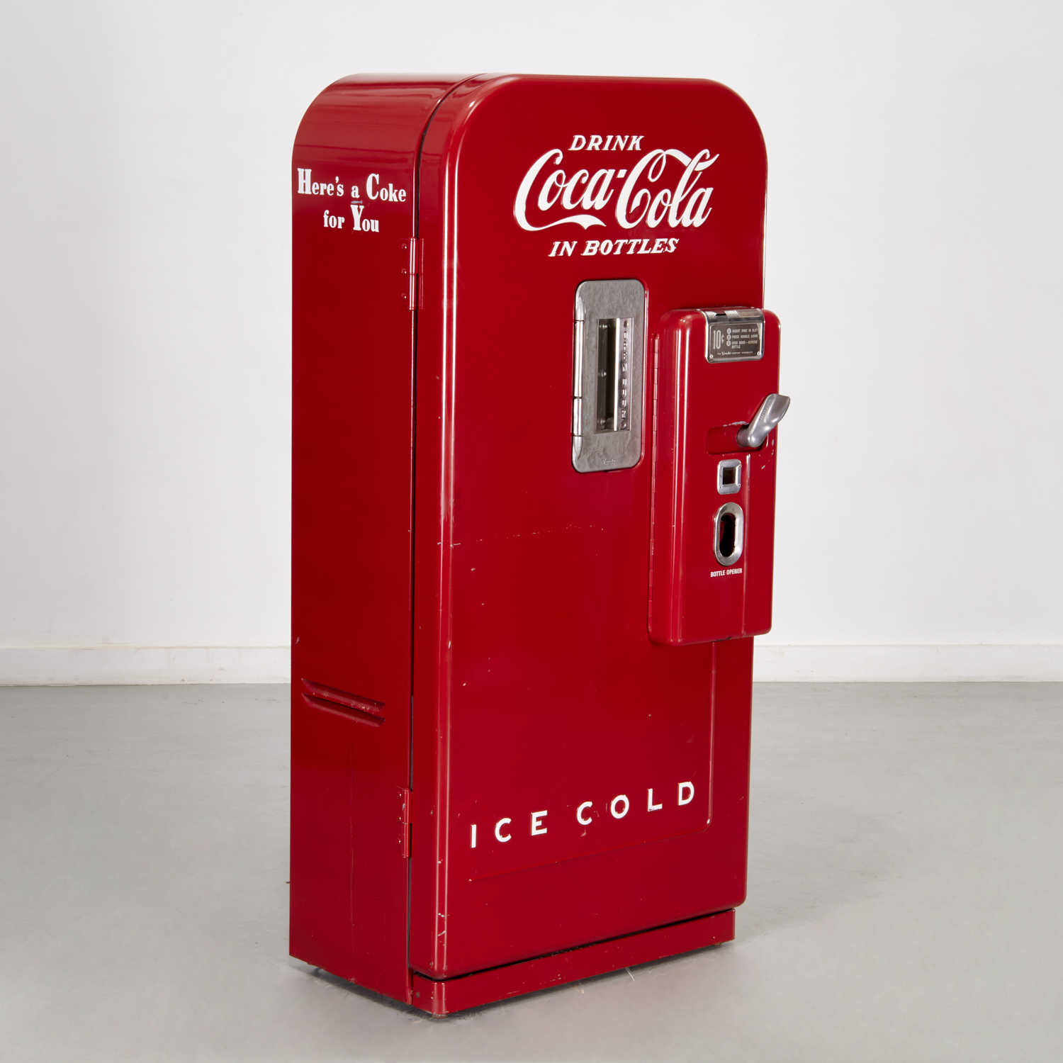 VINTAGE VENDO MODEL 39 COCA-COLA MACHINE