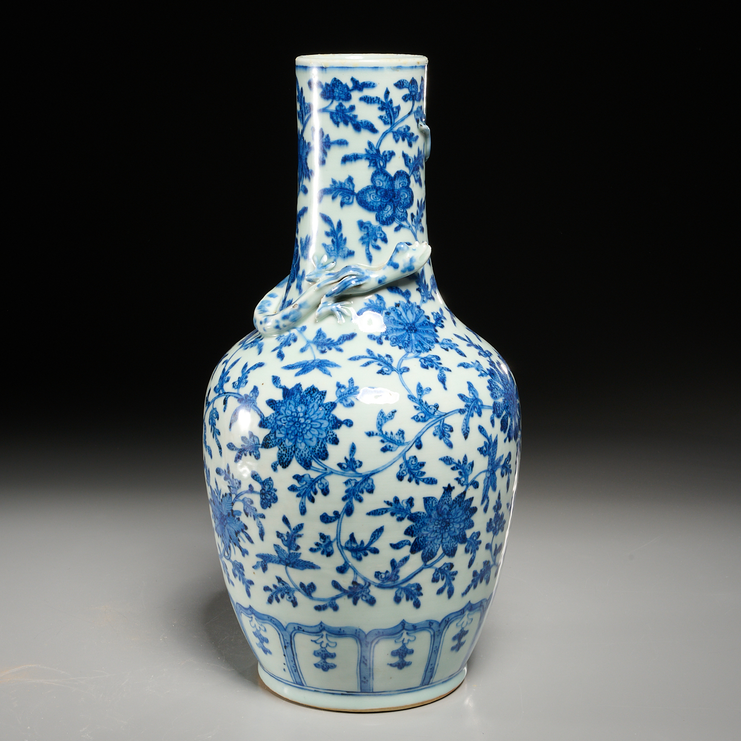 LARGE CHINESE BLUE & WHITE CHILONG