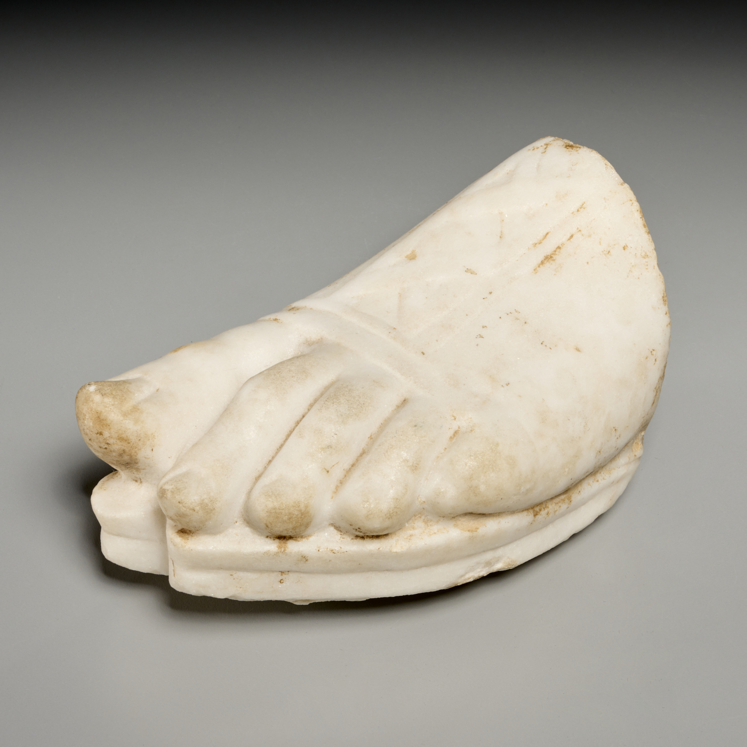 ROMAN STYLE MARBLE FRAGMENT OF