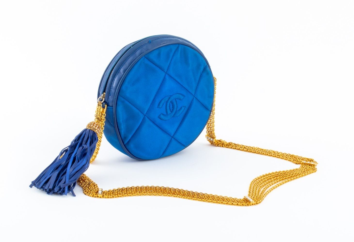 CHANEL ROUND BLUE SILK SHOULDER 3b4a24