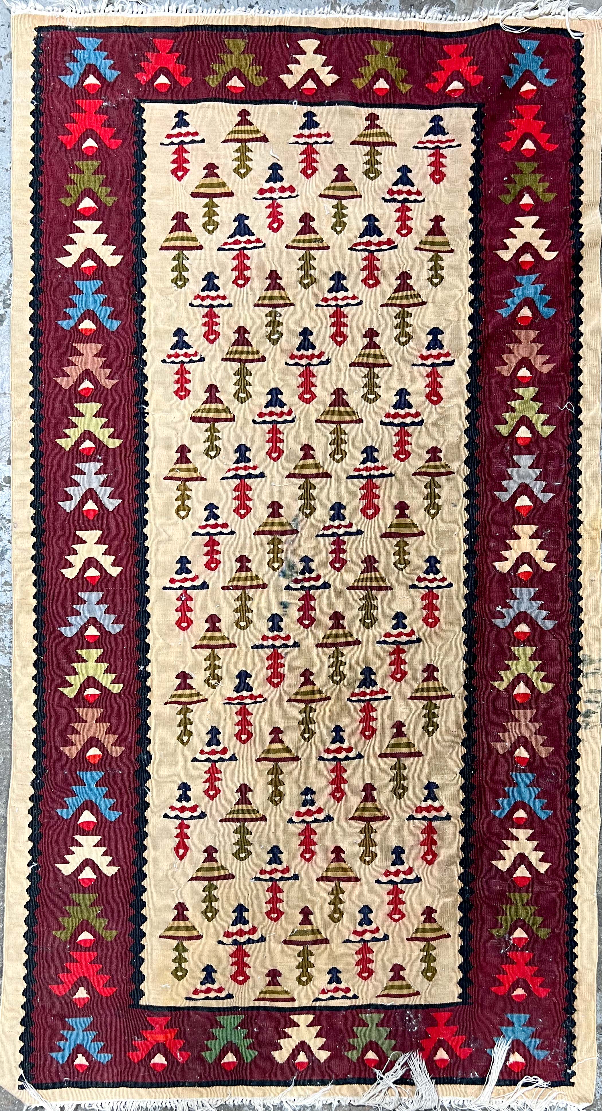 Flat woven rug 5 4 x 2 10 1 2  3b4a32