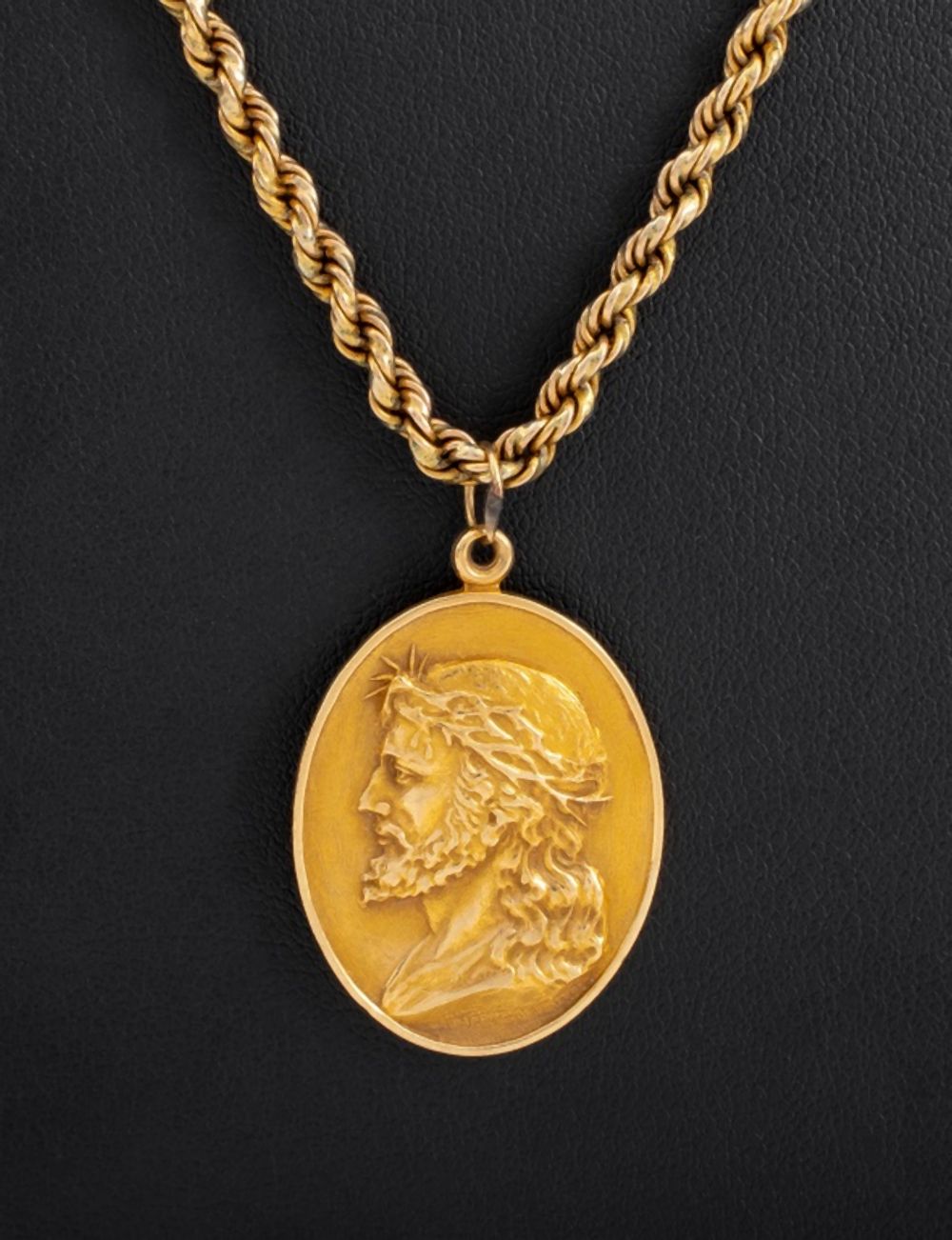 14K YELLOW GOLD CHRIST MEDAL PENDANT 3b4ab0