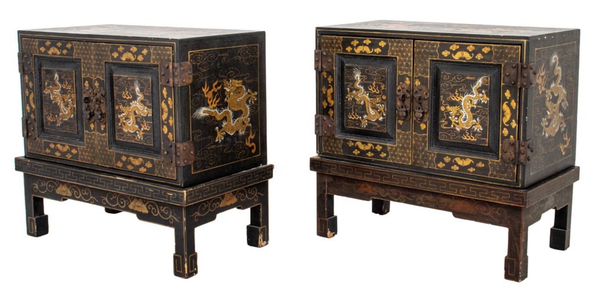 CHINOISERIE BLACK AND GILT DECORATED 3b4afd