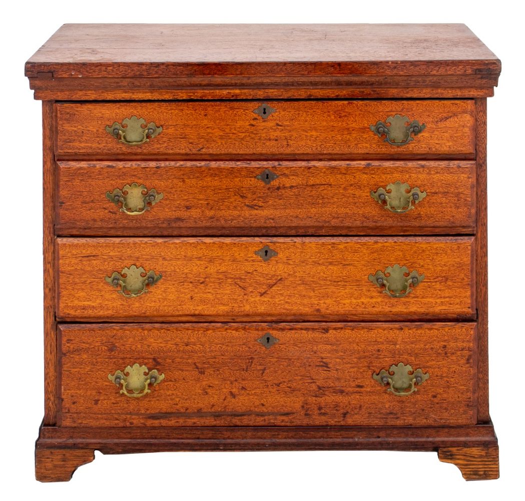 SMALL AMERICAN OAK CHEST Small 3b4c14