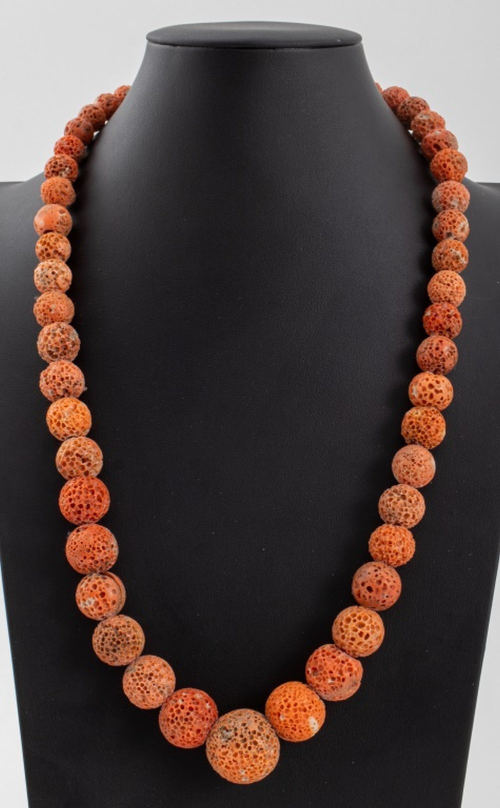 GRADUATED CORAL BEAD NECKLACE W  3b4c2f