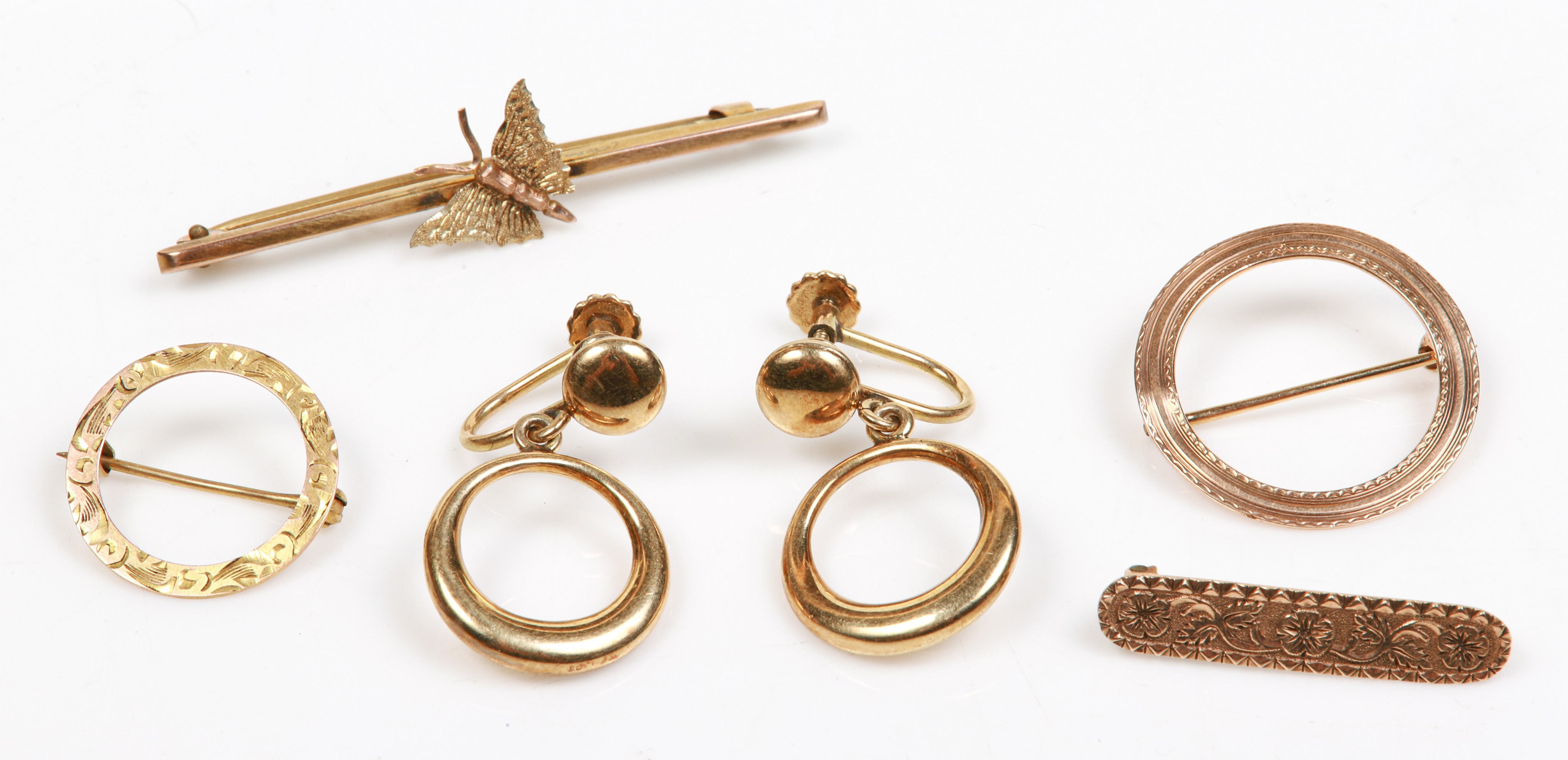 Gold pins and earrings to include 3b4da4