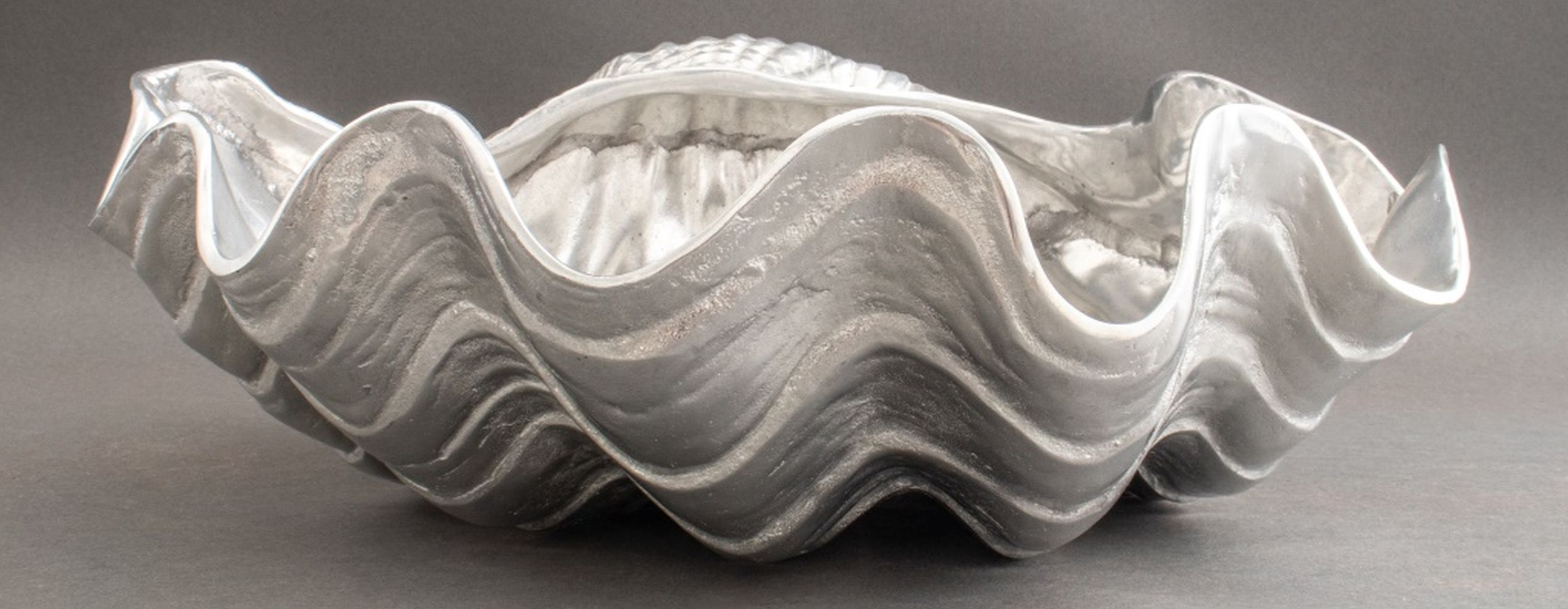 ARTHUR COURT LARGE SILVERED CLAM