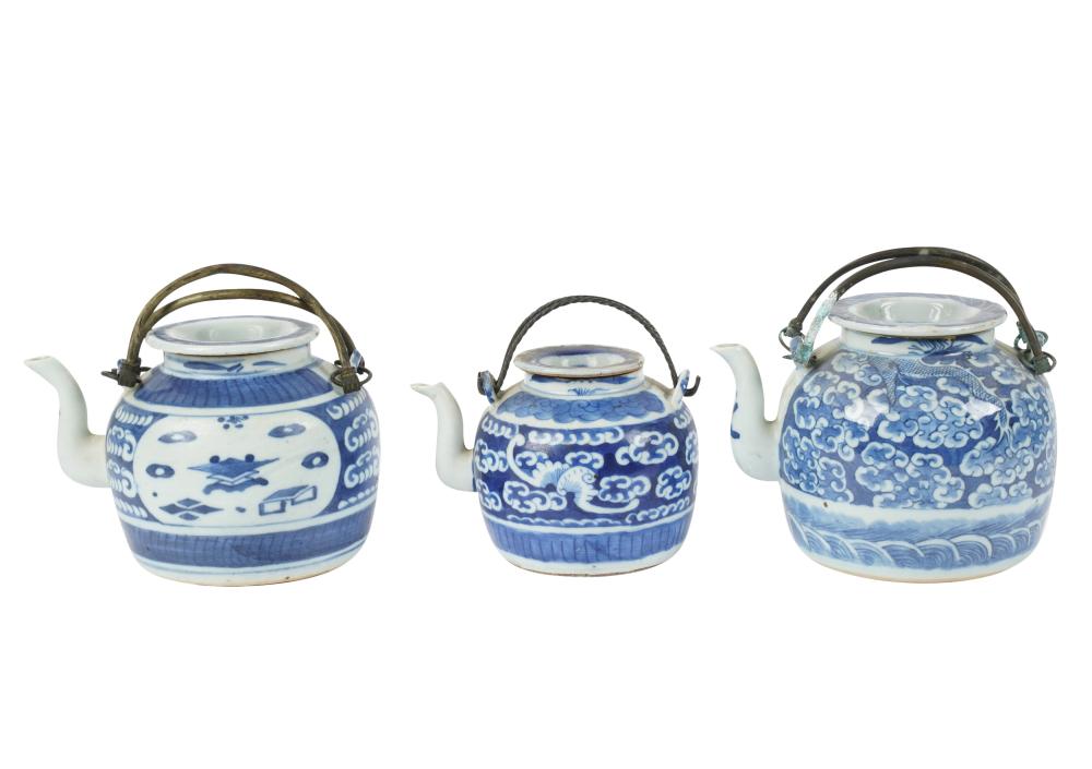 GROUP OF ASIAN BLUE AND WHITE PORCELAIN 3b507b