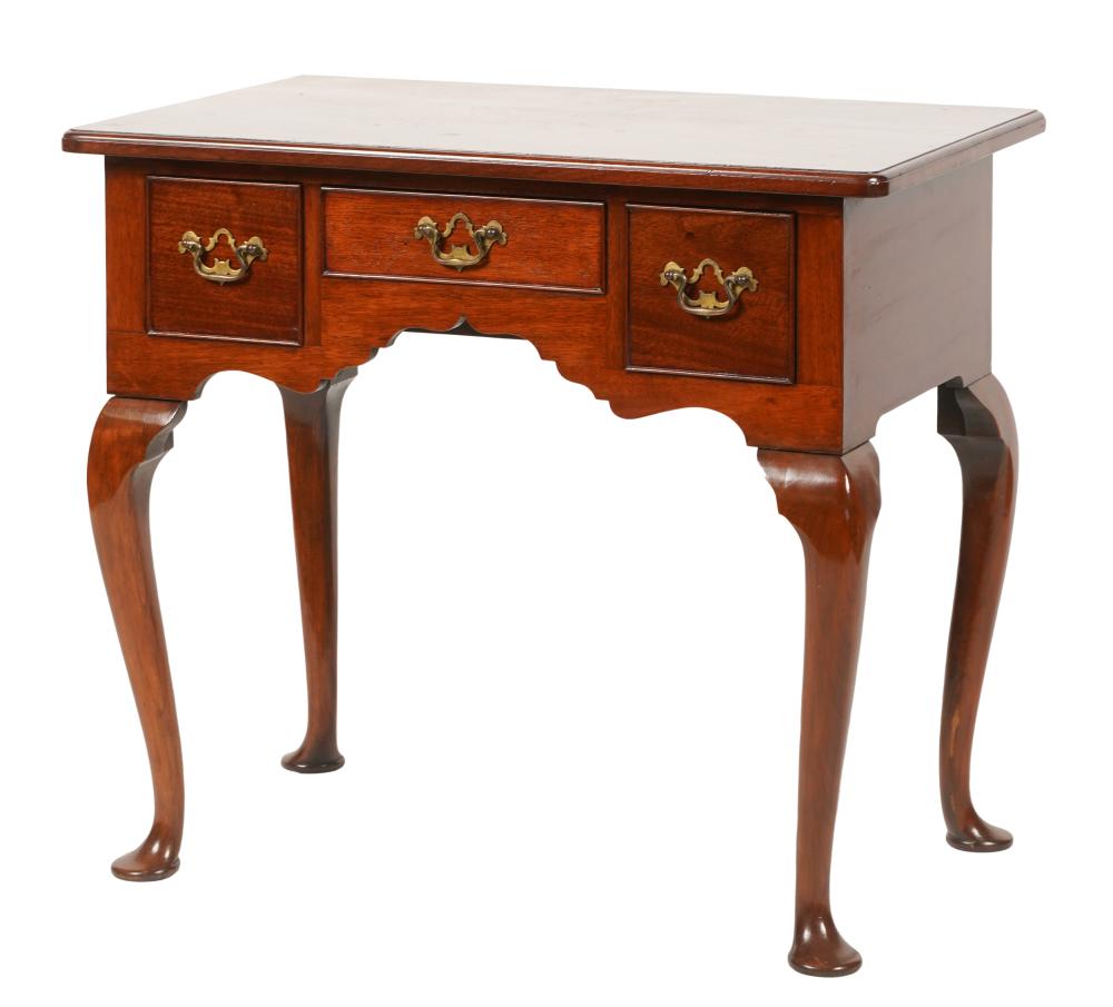 QUEEN ANNE-STYLE MAHOGANY LOWBOY / DRESSING