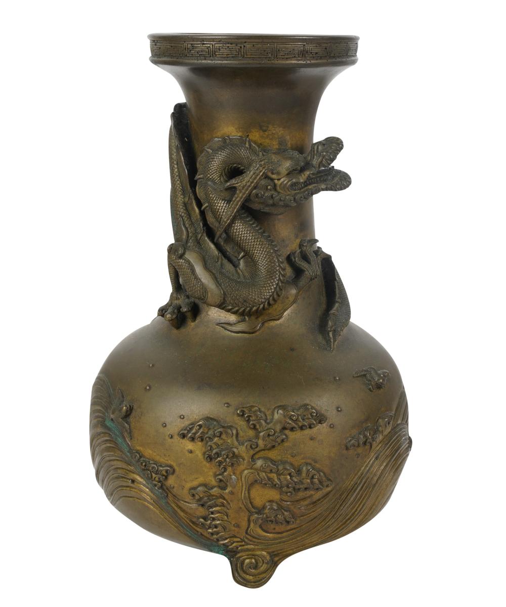 JAPANESE BRONZE DRAGON VASEJapanese 3b5155