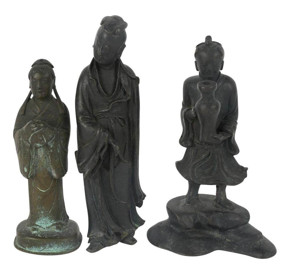 GROUP OF CHINESE BRONZE FIGURESGroup