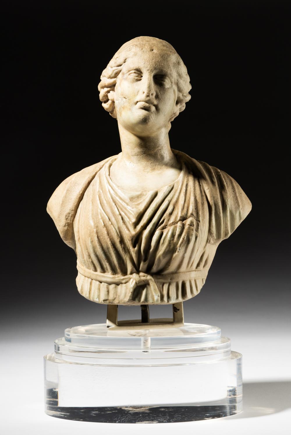 ROMAN MARBLE BUST OF A WOMANRoman