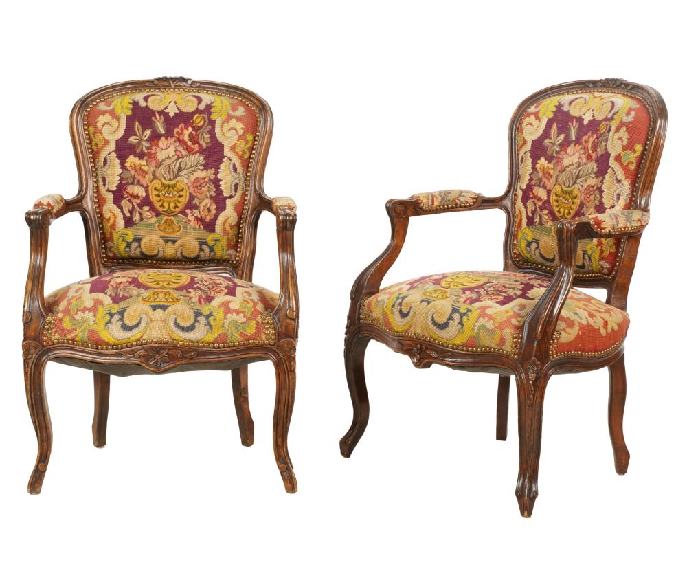 PAIR OF LOUIS XV STYLE FAUTEUILSPair 3b54f5