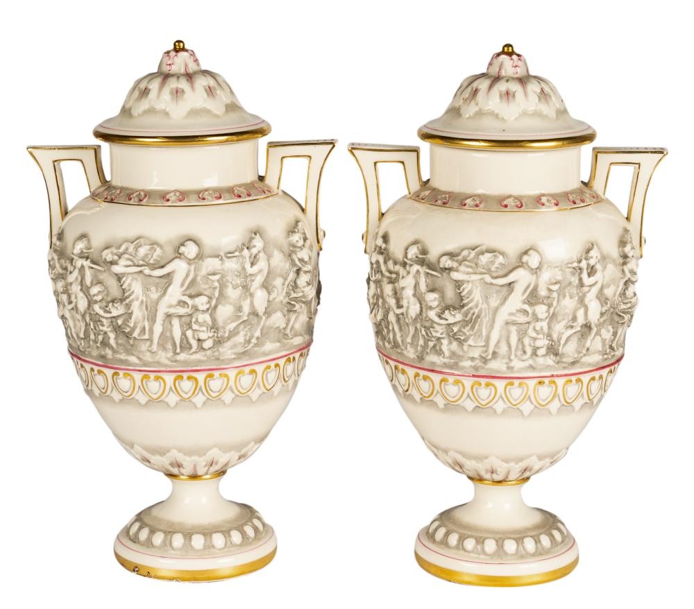 PAIR OF GERMAN PORCELAIN URNSPair 3b55e4