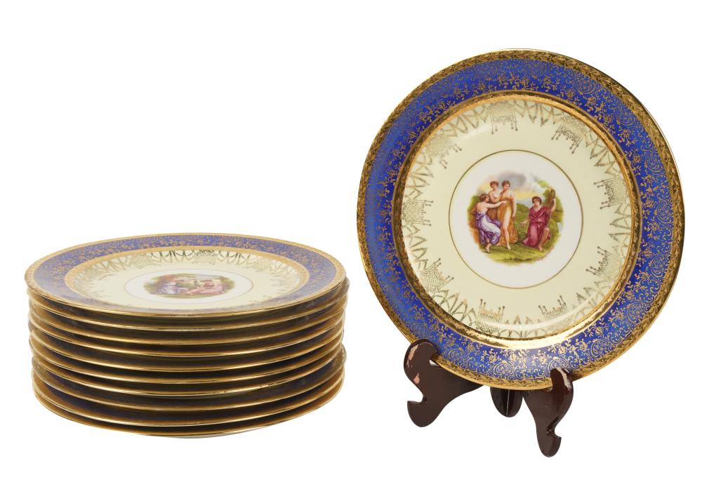 SET OF PAINTED AND GILT PORCELAIN 3b5669