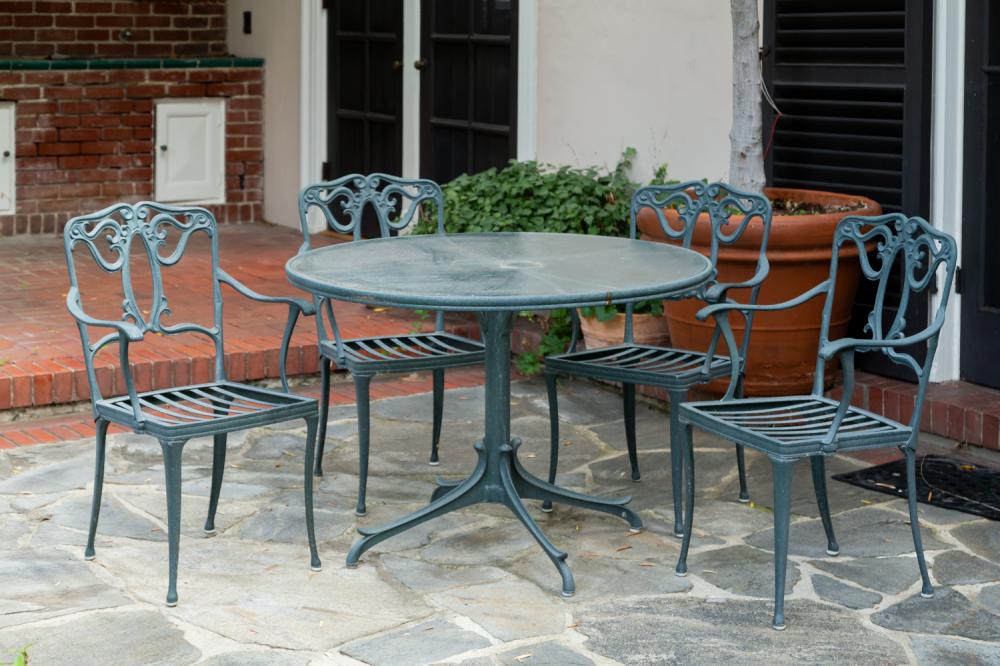 GREEN-PAINTED METAL PATIO DINING