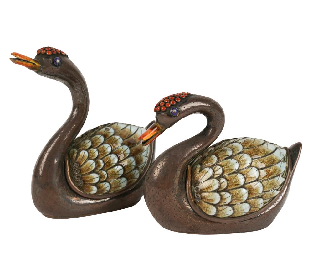 PAIR OF CHINESE CLOISONNE SWAN 3b56c3