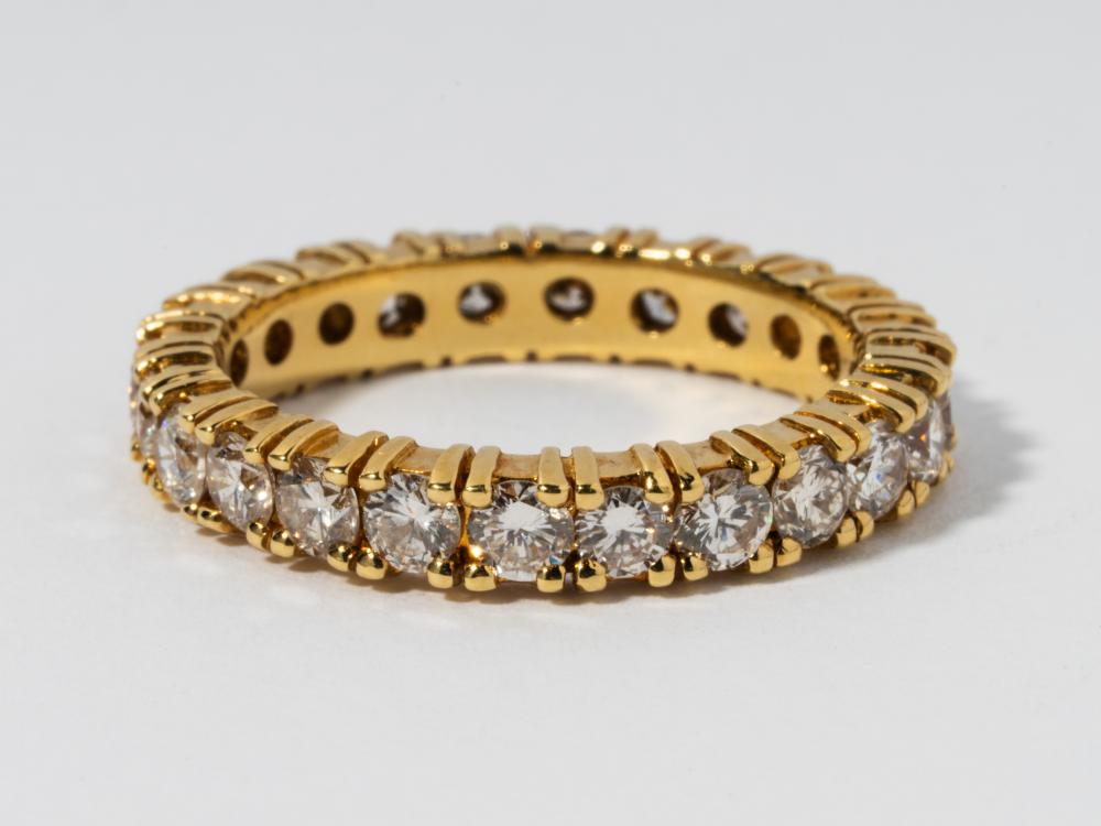 18 KARAT YELLOW GOLD DIAMOND ETERNITY