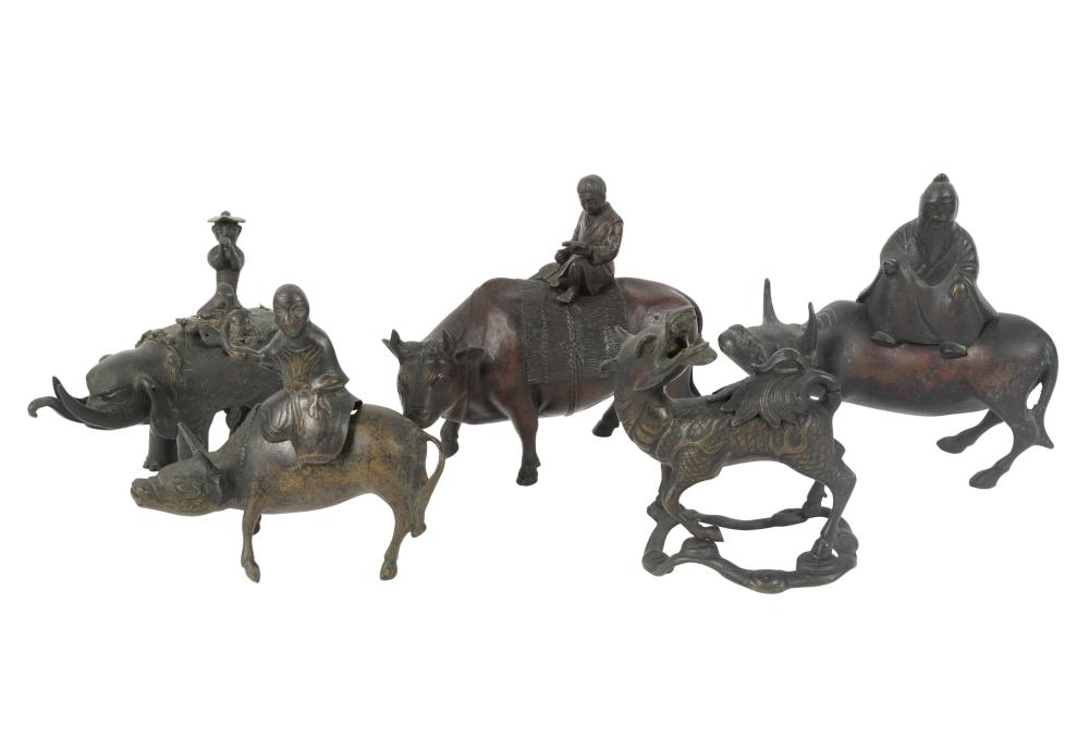 GROUP OF CHINESE BRONZE FIGURESGroup