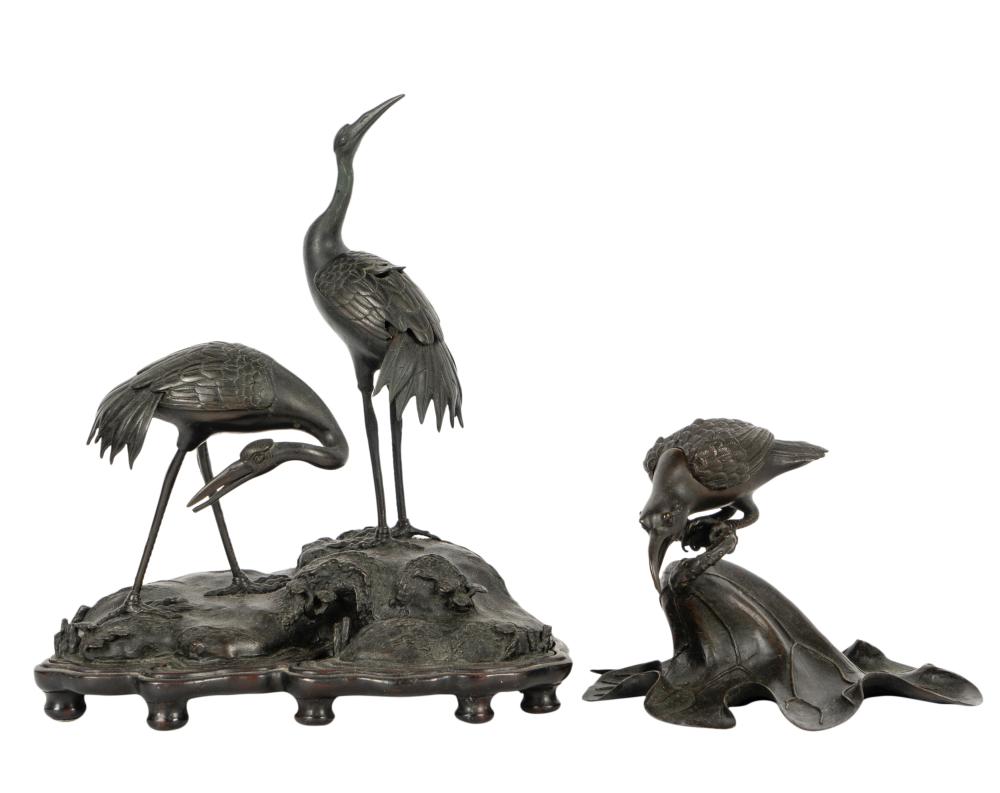 TWO JAPANESE BRONZE BIRD FIGURESTwo 3b5774