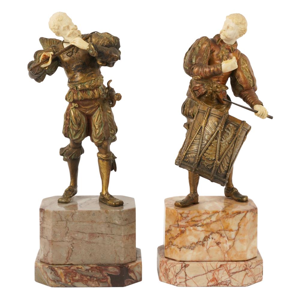 PAIR OF CONTINENTAL BRONZE FIGURES 3b57a7