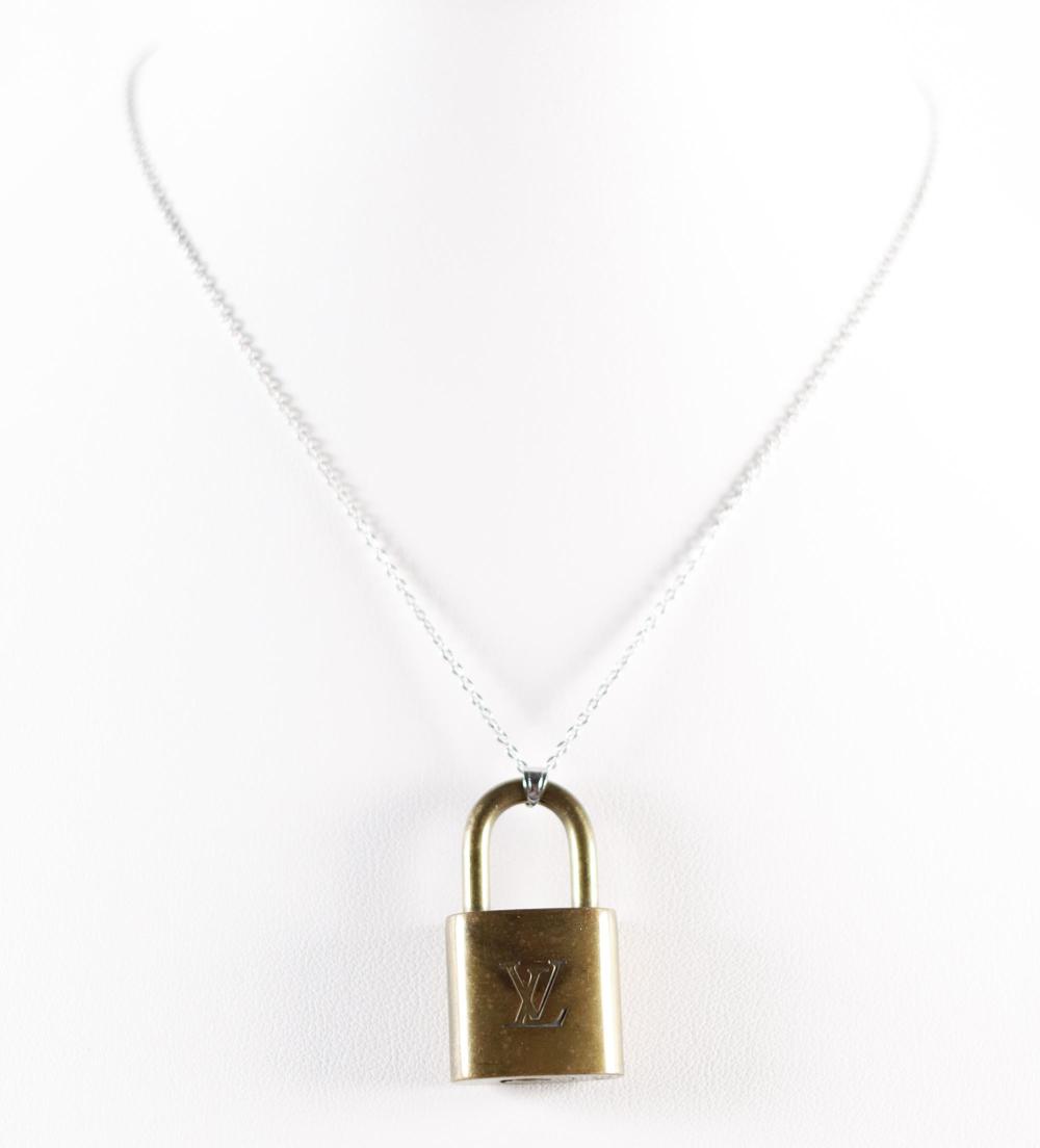 LOUIS VUITTON LOCK 334 NECKLACE 3b5ad5