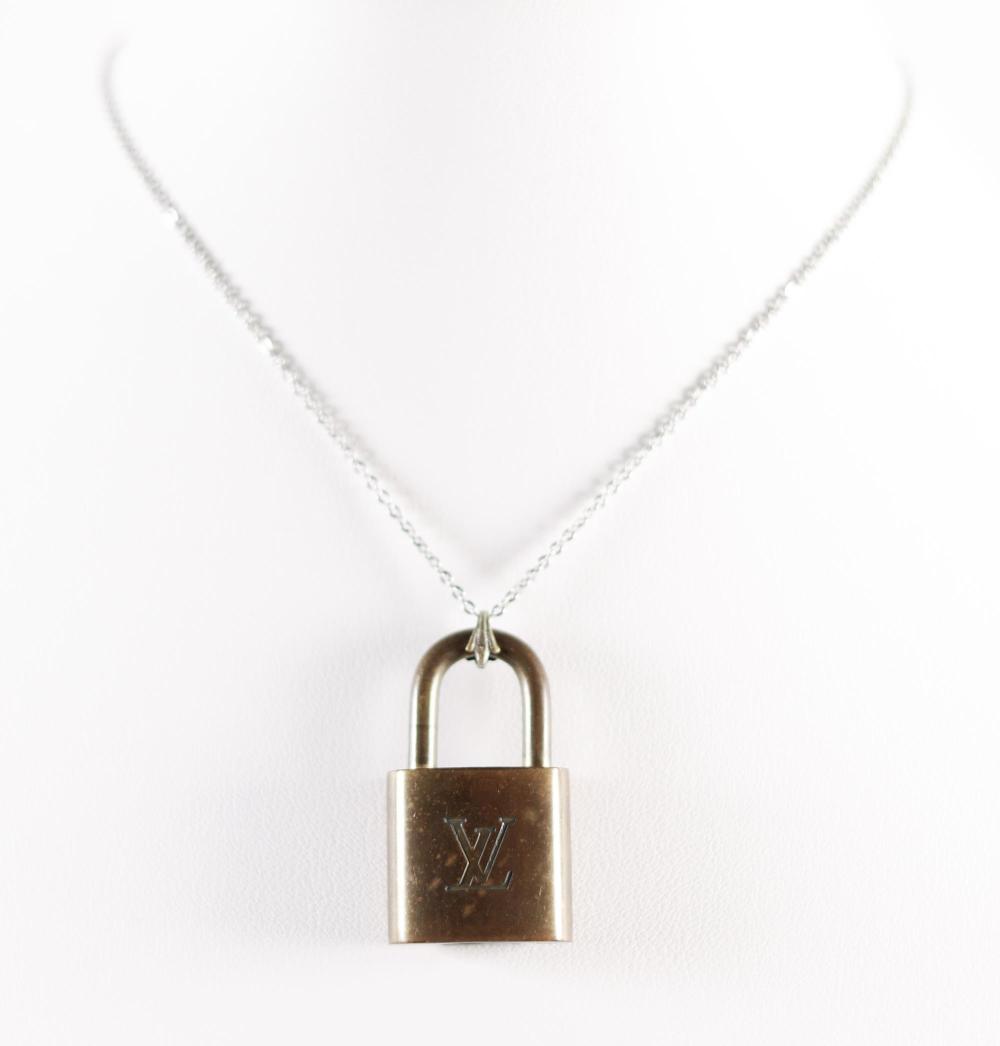 LOUIS VUITTON LOCK 312 NECKLACE 3b5ae0