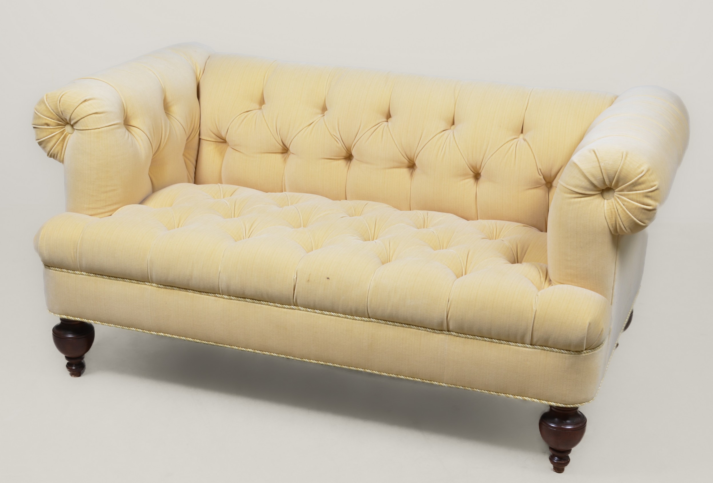 Upholstered tufted back and seat
