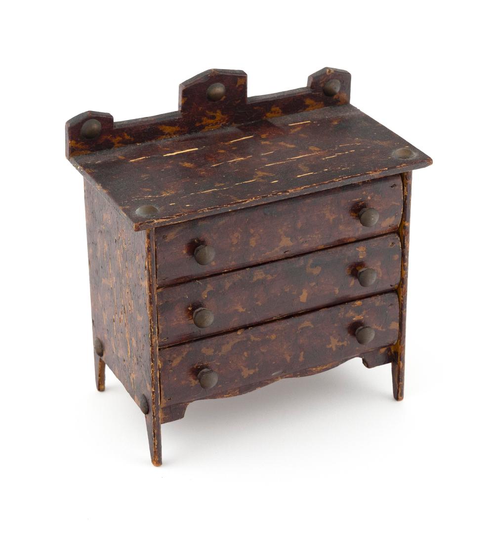 MINIATURE THREE-DRAWER BUREAU AMERICA,